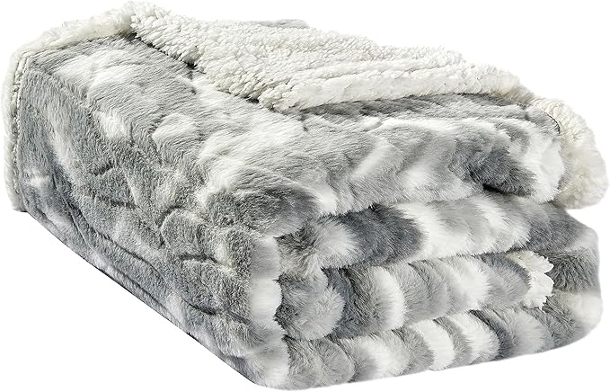Elegant Comfort Luxury Valentine’s Day Sherpa Throw Blanket Ultra-Soft Cozy Velvet Aesthetic Fleece Throw - Micromink Sherpa for Her, Girlfriend, Sherpa Reversible Blanket- Alaska Gray