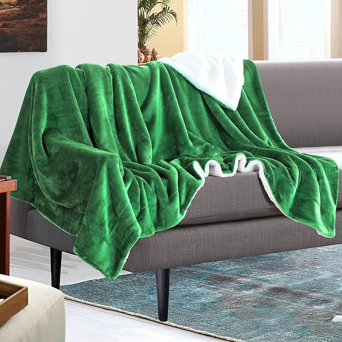 Mocassi Premium Ultra-Soft Velvet Touch Flannel Fleece Sherpa Throw - Warm Cozy Reversible Plush Micromink Throw Blanket for Couch, Bed and Sofa - Fluffy, Christmas Winter Bedding Gift, Emerald Green