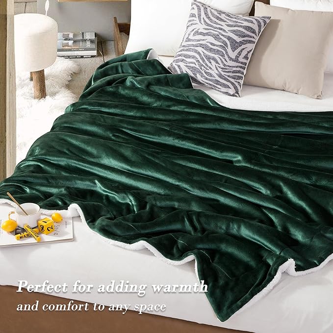Mocassi Premium Ultra-Soft Flannel Fleece Sherpa Throw Blanket - Warm Cozy Reversible Plush Micromink Blanket for Couch, Bed and Sofa - Fluffy, Christmas Winter Bedding Gift, Twin, Hunter Green