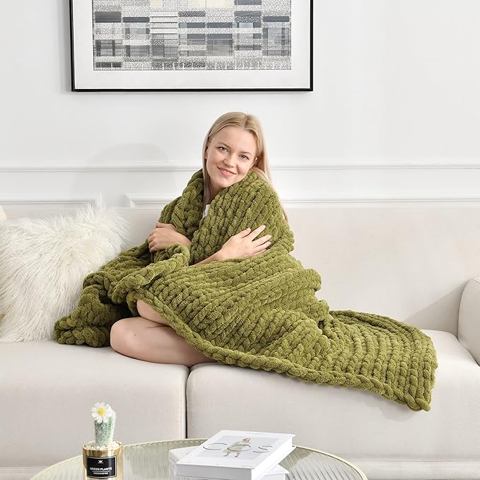 Maetoow Tighter Version Chenille Chunky Knit Blanket Throw 40×50 Inch, Handmade Warm & Cozy Blanket Couch, Bed, Home Decor, Soft Fleece Banket, Boho Thick Blankets and Giant Yarn Throws，Olive Green