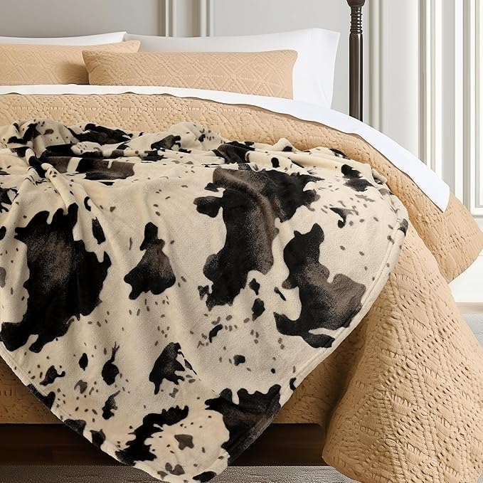 Cow Print Blanket Ultra Soft Flannel Throw Blanket for Couch Bed, Cute Cozy Lightweight All-Season Fleece Blanket Twin, Gift for Women & Girls, 60×80 Inches Brown