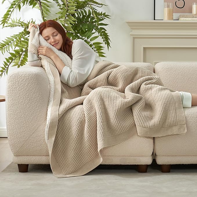 Amélie Home Reversible Waffle Weave Throw Blanket, Chenille Knit with Warm Sherpa, Soft Cozy Blanket for Couch, 50"x60", Beige