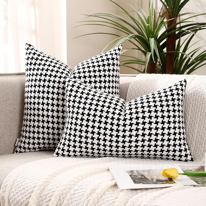 Black and White, The Perfect Combination of Colors, Exquisite Windmill Texture Pattern, is The First Choice to Decorate The Farmhouse Living Room Sofa to Enhance The Visual Enjoyment