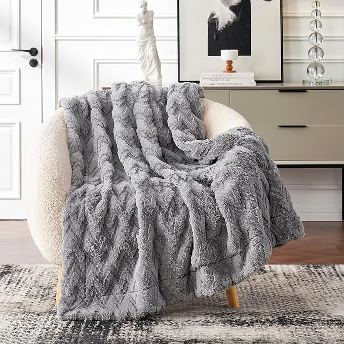 Cozy Bliss Faux Fur Textured Throw Blanket for Couch Super Soft Fuzzy Bed Blanket Gift for Women Premium 3D Ribbed Jacquard All Season Use Grey Zigzag 50"*60"