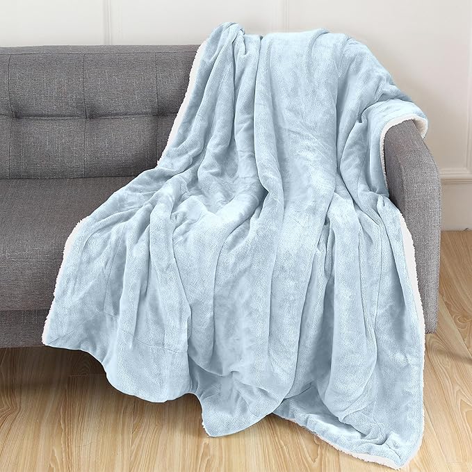 Elegant Comfort Luxury Ultra-Plush Velvet Touch Fleece Throw Soft, Warm, Cozy| Micromink Sherpa-Backing Reversible Blanket for Bed, Sofa and Couch, Solid Aqua