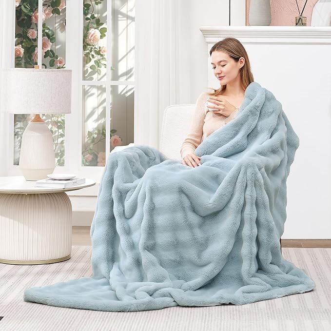 Touchat Luxury Faux Rabbit Fur Throw Blanket for Couch, Super Heavy Warm Cozy Blanket for Sofa Bedroom Living Room, Ultra Soft Fluffy Reversible Plush Blanket for Home Decor Gifts, Blue