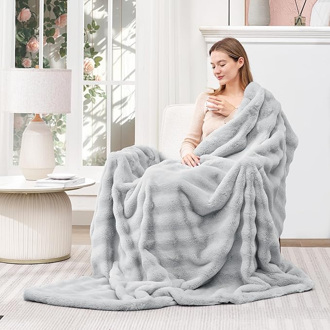 Touchat Luxury Faux Rabbit Fur Throw Blanket Twin Size for Couch,Super Heavy Warm Cozy Blanket for Sofa Bedroom Living Room,Ultra Soft Fluffy Reversible Plush Blanket for Home Decor Gifts,Grey