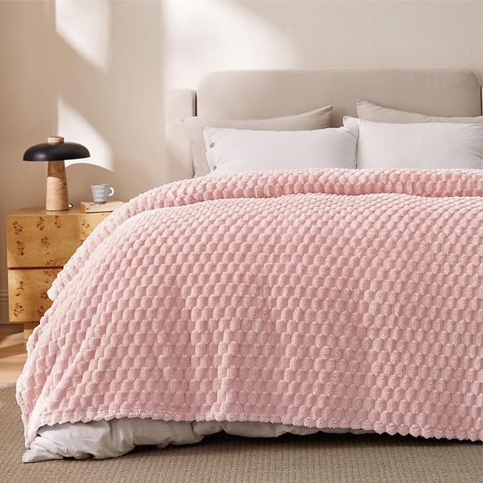 Bedsure Blanket Queen Size for Bed - 350GSM Fluffy Plush Bubble Blanket Queen Size for Home Room Decor, GentleSoft Cute Fleece Soft Cozy Gifts for Women Girls, Pink, 90x90 Inches