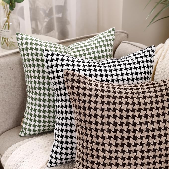 Black and White, The Perfect Combination of Colors, Exquisite Windmill Texture Pattern, is The First Choice to Decorate The Farmhouse Living Room Sofa to Enhance The Visual Enjoyment