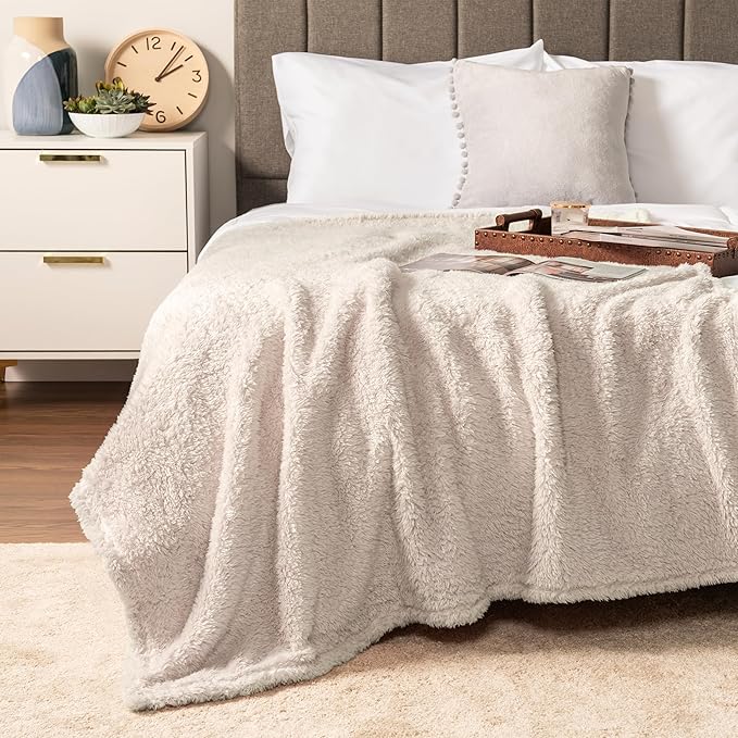 PAVILIA Sherpa Bed Blanket King Size, Cream Beige Plush Soft Cozy Blanket for Bed, Fluffy Lightweight Microfiber, Fuzzy All Season Blanket, 90x108 King