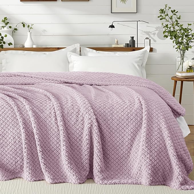 Exclusivo Mezcla Twin Size Fleece Blanket for Bed, Extra Soft Warm Decorative Fuzzy Blanket for Women, Lightweight Cozy Bedding Blankets, 60x80 Inches, Lilac Purple