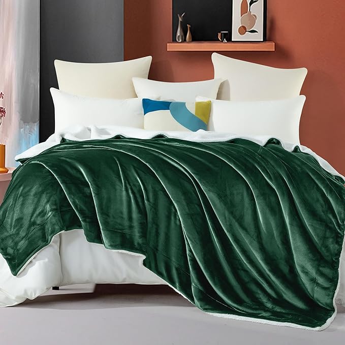 Elegant Comfort Ultra Soft Reversible Flannel Sherpa Blanket - Cozy Silky Fleece Throw for Couch, Bed - Plush Fuzzy Warm Winter Blanket for Gift, Full, Hunter Green