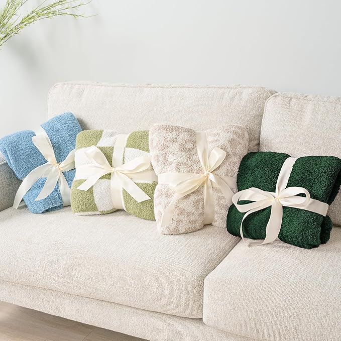 PAVILIA Super Soft Throw Blanket for Couch, Fluffy Cozy Lightweight Emerald Green Blanket, Large Fuzzy Warm Knit Blanket for Bed Sofa, Forest Green, 60x80