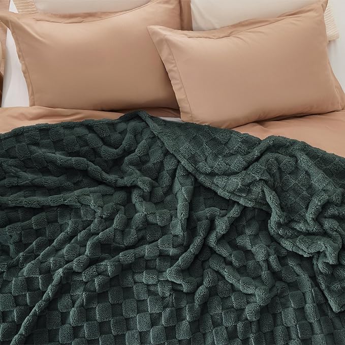 Bedsure GentleSoft King Size Spring Blanket for Bed - Super Soft Cozy Blankets for Women Men Girls, Large Fuzzy Fleece Mother's Day Throw for Bedroom Decor, Dark Green,108x90 Inches
