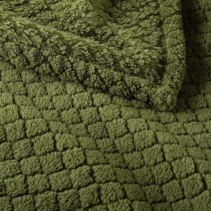 Exclusivo Mezcla Twin Size Fleece Blanket for Bed, Extra Soft Warm Decorative Fuzzy Blanket for Women, Lightweight Cozy Bedding Blankets, 60x80 Inches, Olive Green