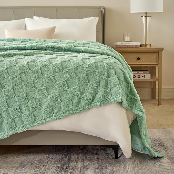 Joiedomi Queen Size Blanket for Bed, Soft Sage Green Fleece Checkered Blankets Gifts for Women Mom Girls, 280GSM Cozy Cute Soft Throw Home Room Decor Aesthetic Gifts 90x90 Inches