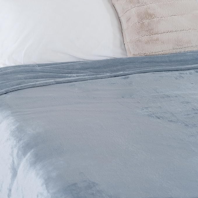 Berkshire Blanket Classic VelvetLoft® Solid Bed Blanket, King Size Bed Blanket, Lightweight Soft Fuzzy Plush Blanket for Bed and Couch, Polar Blue, 90x108 Inches