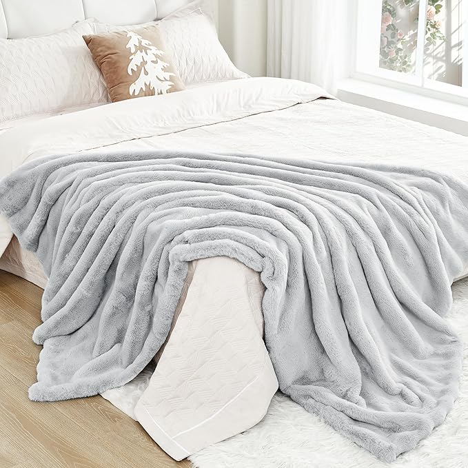 Touchat Luxury Faux Rabbit Fur Throw Blanket for Couch,Super Heavy Warm Cozy Blanket for Sofa Bedroom Living Room,Ultra Soft Fluffy Reversible Plush Blanket for Home Decor Gifts,Grey