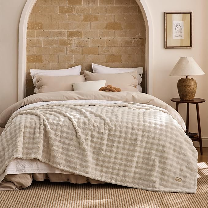 Bedsure 3D Fleece Bubble Blanket - GentleSoft Beige King Blanket for Bed Sofa Room Decor - Luxury Soft Cozy Gifts for Grilfriend, Lightweight, All Seasons, Beige, 108"×90"