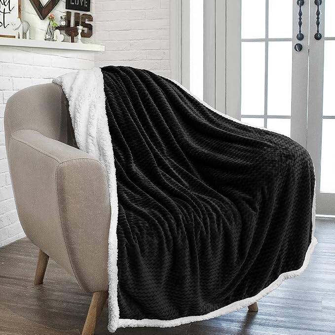 Premium Chevron Fleece Sherpa Throw Blanket for Couch, Sofa by Pavilia | Soft, Cozy, Fluffy, Warm | Fuzzy Lightweight Microfiber, Luxury Reversible Black Plush Throw for TV | 50 x 60 Inches