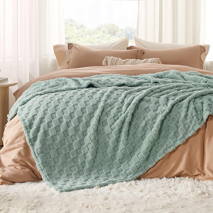 Bedsure GentleSoft Full Size Blankets for Bed - Super Soft Cozy Fleece Spring Blanket for Women Men Girls, Large Fuzzy Mother's Day Throws for Bedroom Decor,Sage Green, 84x90 Inches