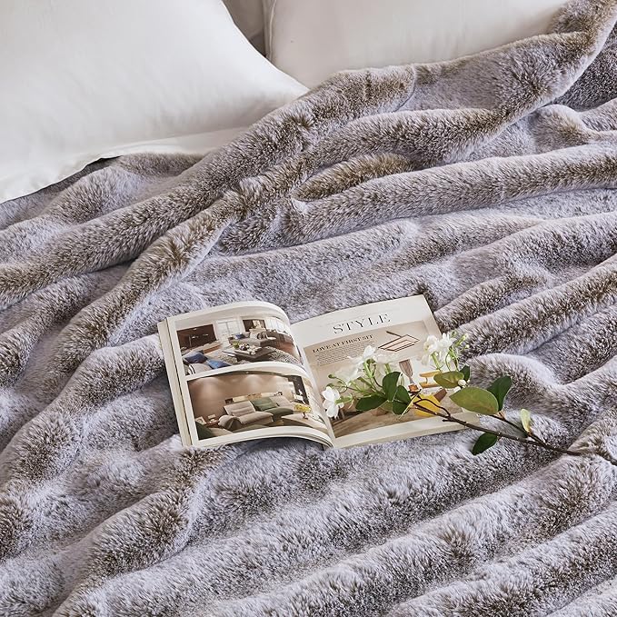 Hyde Lane Soft Faux Rabbit Fur Throw Blanket, Luxury Plush Fuzzy Blanket for Sofa Couch, Thick Fluffy Cozy Throw for Women As a Gift, Periwinkle Chinchilla, 60"x80"