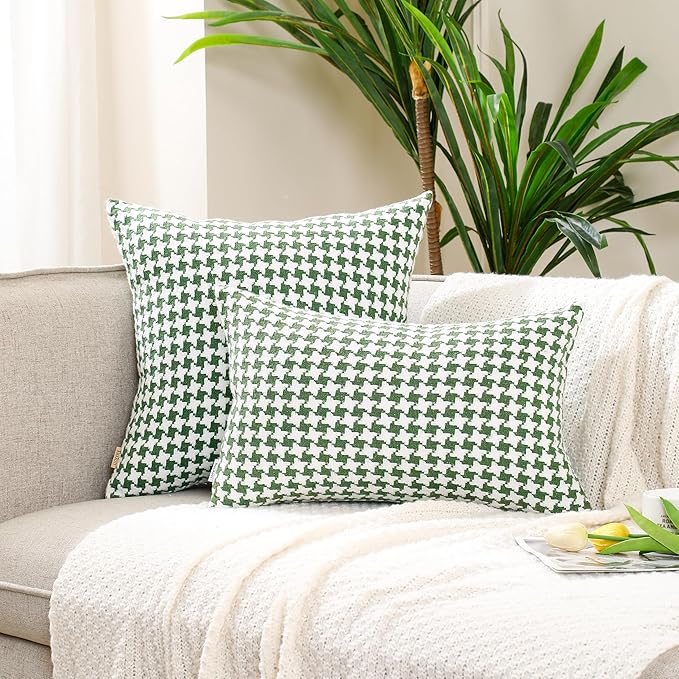 Perfect Combination of Green and White Throw Pillows, Exquisite Windmill Texture Pattern, is The Choice to Decorate The Farmhouse Living Room Sofa to Enhance The Visual Enjoyment