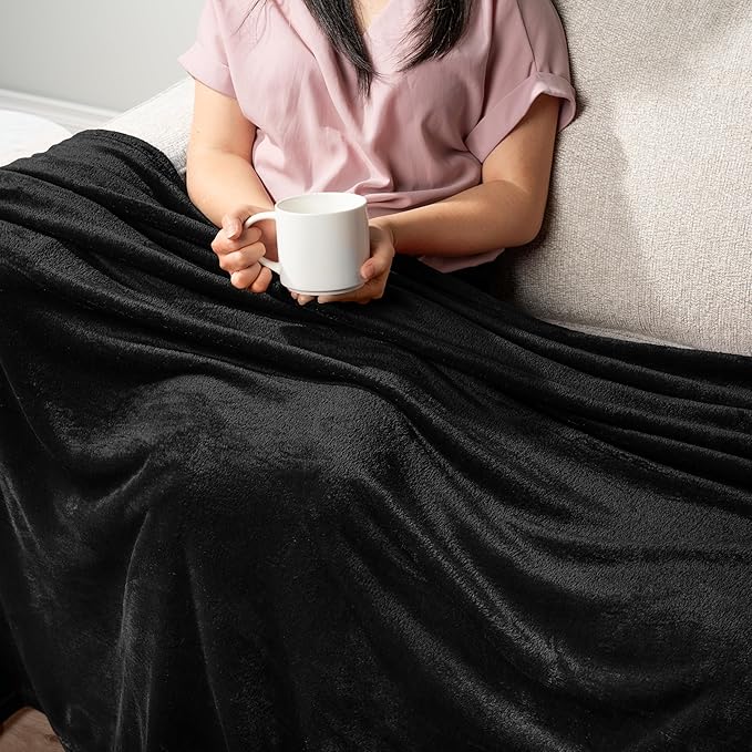 PAVILIA Black Fleece Throw Blanket for Couch, Super Soft Fuzzy Flannel Throw for Sofa, Luxury Plush Microfiber Blanket for Bed, Plush Home Decorative Velvet Gift Blanket, 50x60