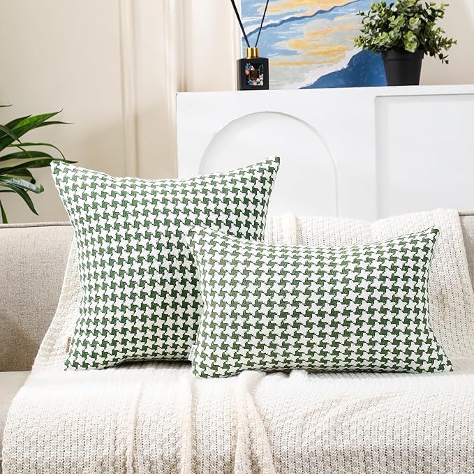Perfect Combination of Green and White Throw Pillows, Exquisite Windmill Texture Pattern, is The Choice to Decorate The Farmhouse Living Room Sofa to Enhance The Visual Enjoyment