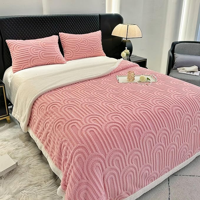 UKELER Sherpa Bed Blanket 80 × 90 inch, Ultra Soft Queen Size Throw Blanket for All Season, Cozy Plush Arch Fleece Blankets for Bedroom Living Room Dorm Hostel Sofa Camping, Pink