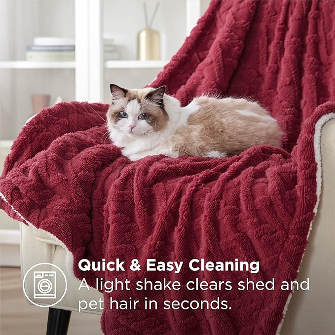 Bedsure Gentlesoft Sherpa Fleece Throw Blanket for Couch - Fluffy & Cozy Cable Jacquard Tufted Throw for Women Gift, Thick and Warm Christmas Blanket for Winter, Red, 50x60 Inches