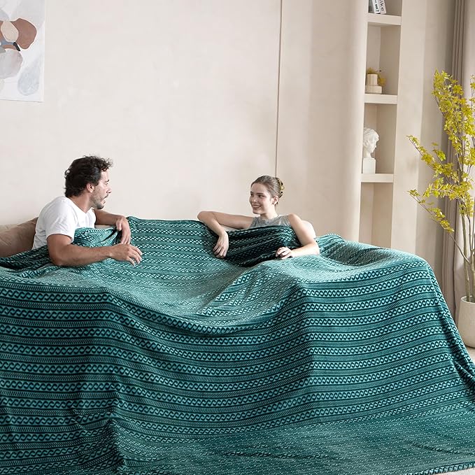 Extra Large Soft Cozy 120x138 Inches Seamless Oversized King Fleece Blanket - Huge 3D Jacquard Decorative 10'x11.5' California King Blanket for Bed, Sofa, Couch, Travel, Green Chain