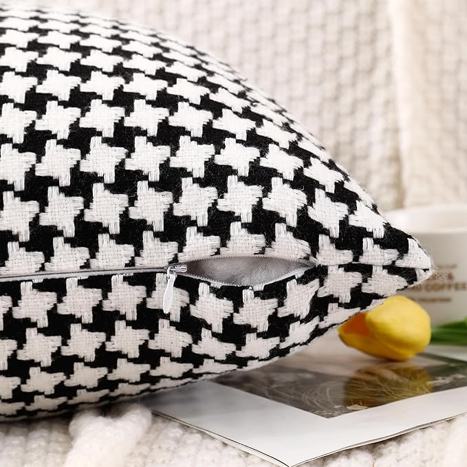 Black and White, The Perfect Combination of Colors, Exquisite Windmill Texture Pattern, is The First Choice to Decorate The Farmhouse Living Room Sofa to Enhance The Visual Enjoyment