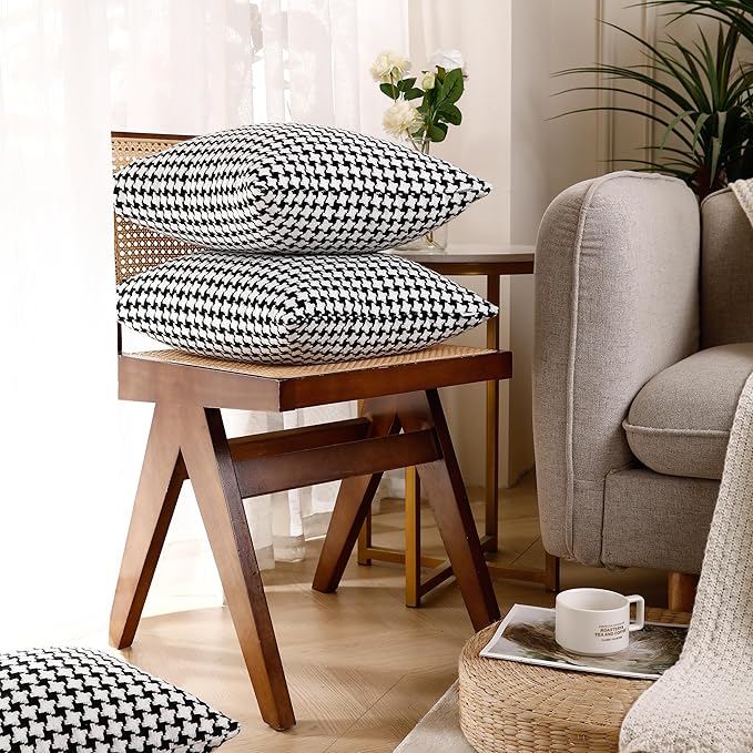 Black and White, The Perfect Combination of Colors, Exquisite Windmill Texture Pattern, is The First Choice to Decorate The Farmhouse Living Room Sofa to Enhance The Visual Enjoyment