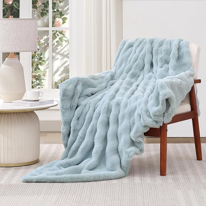 Touchat Luxury Faux Rabbit Fur Throw Blanket for Couch, Super Heavy Warm Cozy Blanket for Sofa Bedroom Living Room, Ultra Soft Fluffy Reversible Plush Blanket for Home Decor Gifts, Blue