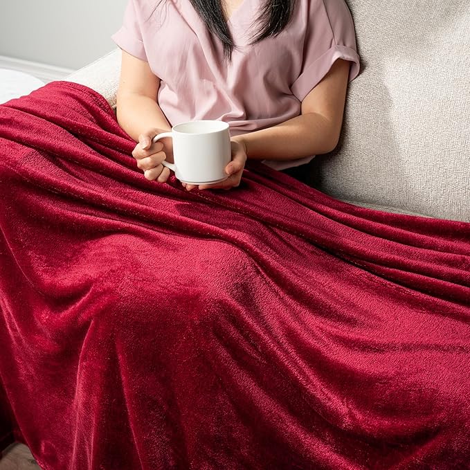 PAVILIA Wine Red Fleece Throw Blanket for Couch, Maroon Burgundy Soft Fuzzy Flannel Throw for Sofa, Luxury Plush Microfiber Bed Blanket, Cozy Home Decorative Velvet Gift Blanket, 50x60