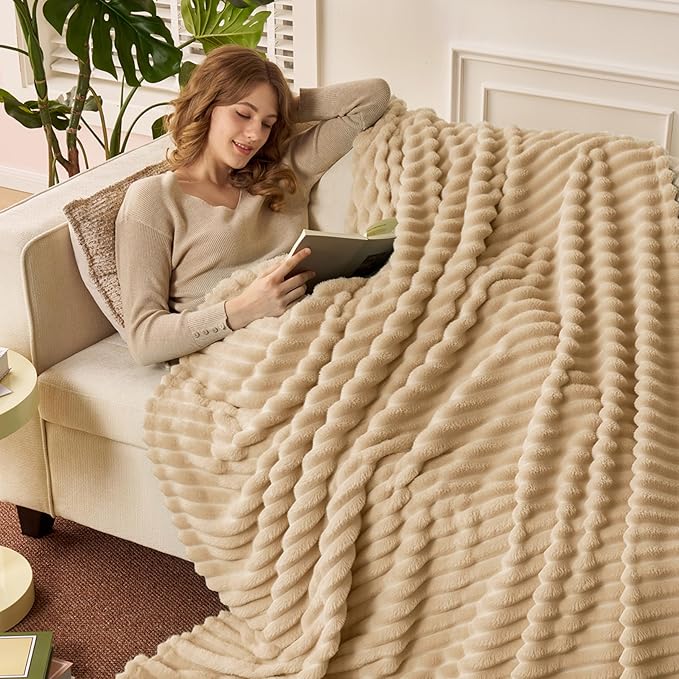 Joiedomi Twin Blanket for Bed, Soft & Warm Brown Fleece Blankets Gifts for Women Mom, Cozy Cute Soft Throw 60x80 Inches