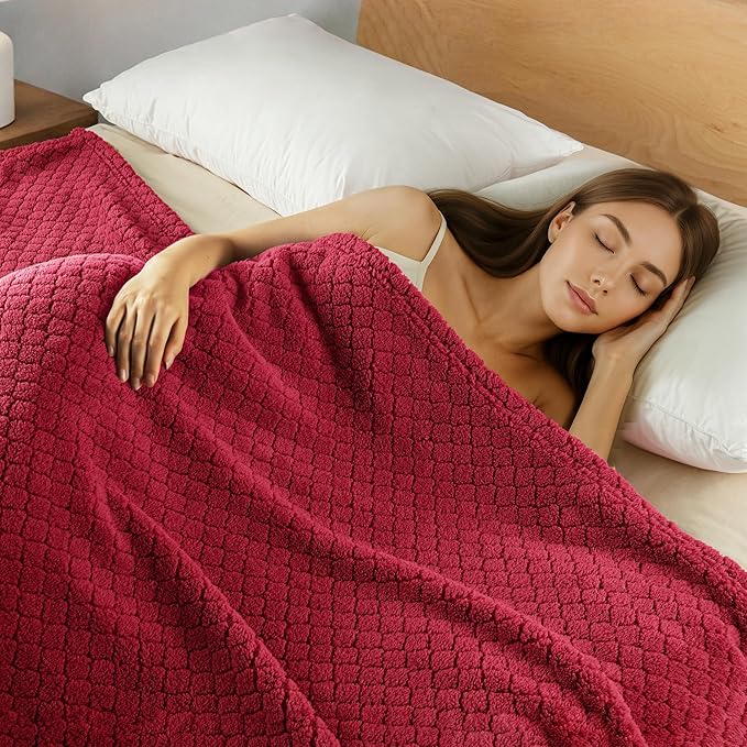 Exclusivo Mezcla Queen Size Fleece Blanket for Bed, Extra Soft Warm Decorative Fuzzy Blanket for Women, Lightweight Cozy Bedding Blankets, 90x90 Inches, Deep Red