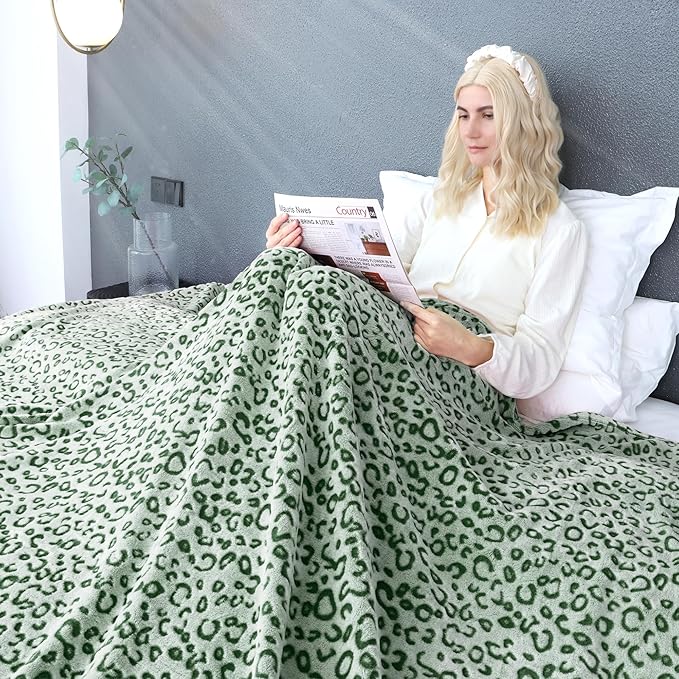 Green Fleece Throw Blanket for Couch Sofa Bed, Soft Cozy Plush Leopard Cheetah Print Spring Blankets, Lightweight Green Spring Home Decor Gifts for Adults, Women, Girls