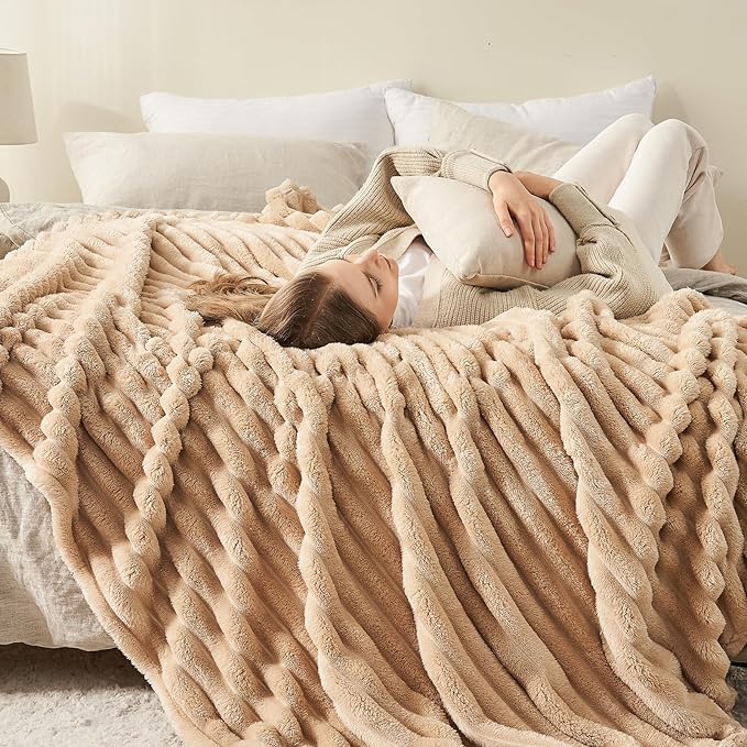 NEWCOSPLAY Super Soft Throw Blanket Brown Premium Silky Flannel Fleece 3D Ribbed Jacquard Lightweight Bed Blanket All Season Use (Brown Ribbed, Throw(50"x60"))