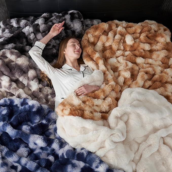 Amélie Home Faux Fur Throw Blanket for Bed, Ultra Soft Fuzzy Plush Bubble Blanket for Bedroom & Bed Decor, 90"x90", Cream White
