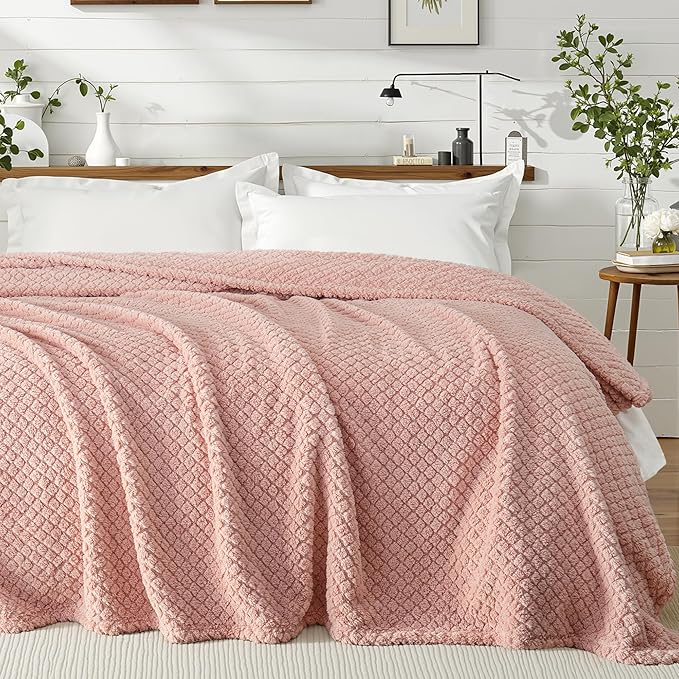 Exclusivo Mezcla Twin Size Fleece Blanket for Bed, Extra Soft Warm Decorative Fuzzy Blanket for Women, Lightweight Cozy Bedding Blankets, 60x80 Inches, Pink