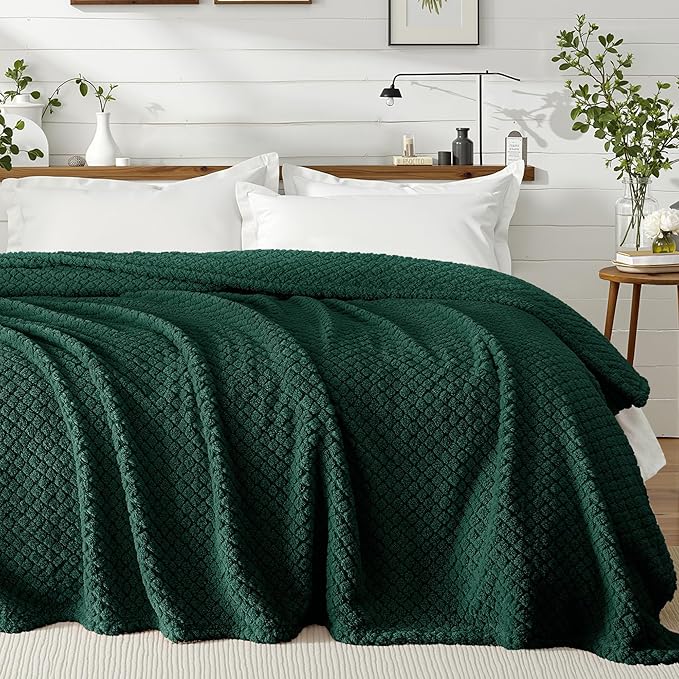 Exclusivo Mezcla Queen Size Fleece Blanket for Bed, Extra Soft Warm Decorative Fuzzy Blanket for Women, Lightweight Cozy Bedding Blankets, 90x90 Inches, Forest Green