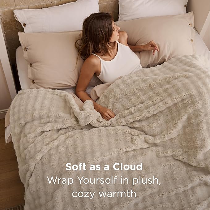 Bedsure 3D Fleece Bubble Blanket - GentleSoft Beige Queen Blanket for Bed Sofa Room Decor - Luxury Soft Cozy Gifts for Grilfriend, Lightweight, All Seasons, Beige, 90"×90"