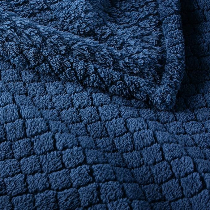 Exclusivo Mezcla Twin Size Fleece Blanket for Bed, Extra Soft Warm Decorative Fuzzy Blanket for Women, Lightweight Cozy Bedding Blankets, 60x80 Inches, Navy Blue
