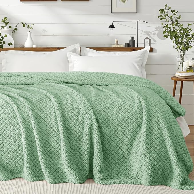 Exclusivo Mezcla King Size Fleece Blanket for Bed, Extra Soft Warm Decorative Fuzzy Blanket for Women, Lightweight Cozy Bedding Blankets, 90x104 Inches, Sage Green