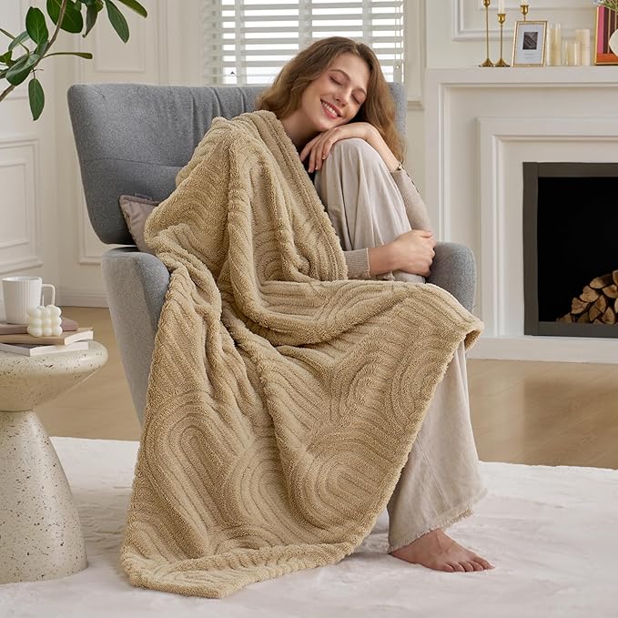 Joiedomi Throw Blanket for Couch, Soft Brown Fleece Blankets Gifts for Women Mom Girls, 280GSM Cozy Cute Soft Throw Home Room Decor Aesthetic Gifts 50x60 Inches