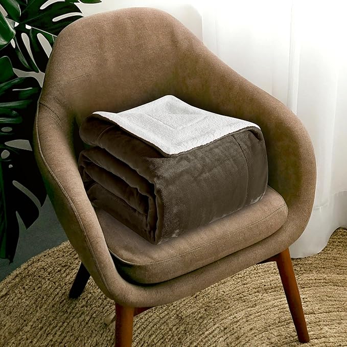 Mocassi Premium Ultra-Soft Velvet Touch Flannel Fleece Sherpa Throw - Warm Cozy Reversible Plush Micromink Throw Blanket for Couch, Bed and Sofa - Fluffy, Christmas Winter Bedding Gift, Brown