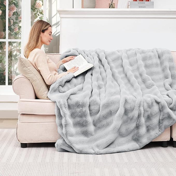 Touchat Luxury Faux Rabbit Fur Throw Blanket for Couch,Super Heavy Warm Cozy Blanket for Sofa Bedroom Living Room,Ultra Soft Fluffy Reversible Plush Blanket for Home Decor Gifts,Grey
