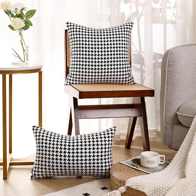 Black and White, The Perfect Combination of Colors, Exquisite Windmill Texture Pattern, is The First Choice to Decorate The Farmhouse Living Room Sofa to Enhance The Visual Enjoyment